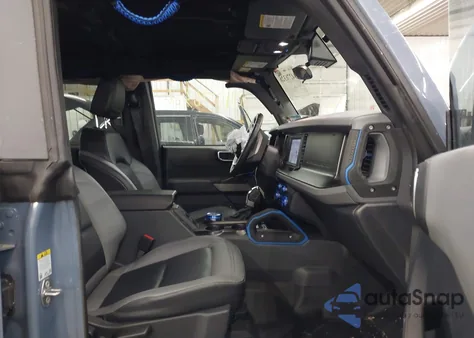 2023 Ford Bronco Black Diamond z USA, uszkodzony, nr VIN 1FMEE5DH4PLC18290